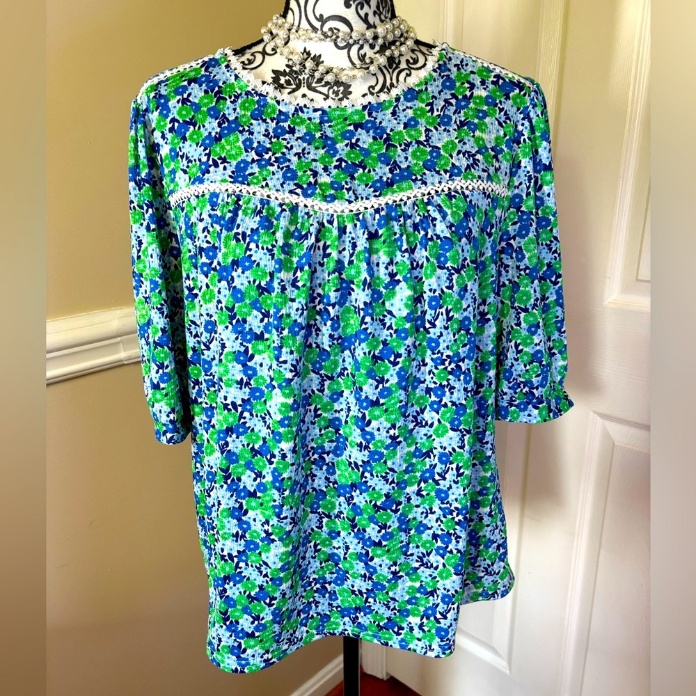 Melloday, peasant top, blue & green w/ lace. Size Lg